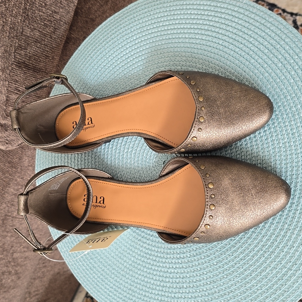 A.N.A BRAND WOMEN'S BRONZE FLAT SHOES WITH ADJUSTABLE ANKLE STRAP SIZE 7